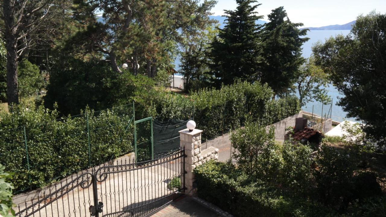 Apartmani Lili ノヴィ・ヴィノドロスキー エクステリア 写真