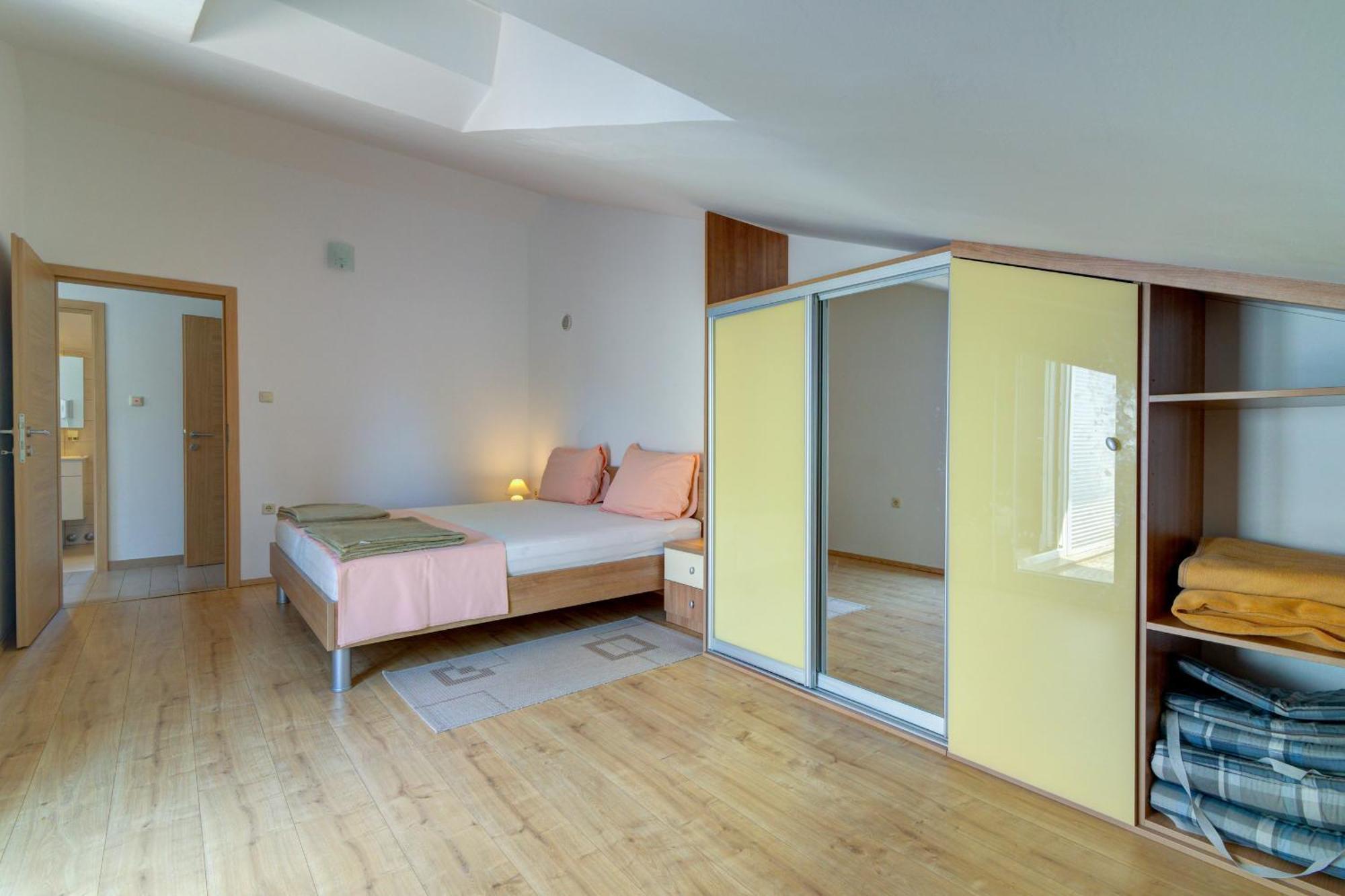 Apartmani Lili ノヴィ・ヴィノドロスキー エクステリア 写真